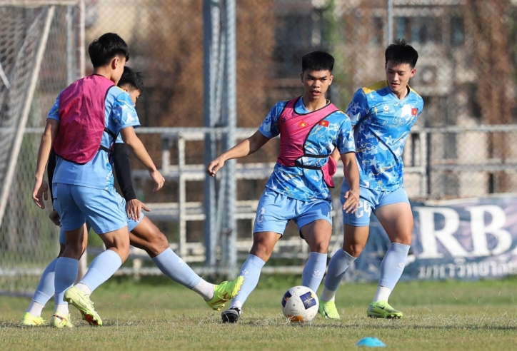 Dàn cầu thủ U22 Việt Nam nỗ lực tranh suất đá chính trận gặp Malaysia