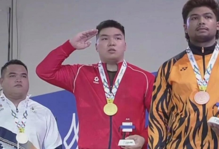 Bị xử ép trước VĐV Thái Lan, lực sĩ Việt Nam xuất sắc giành HCV đầu tiên ở SEA Games 33