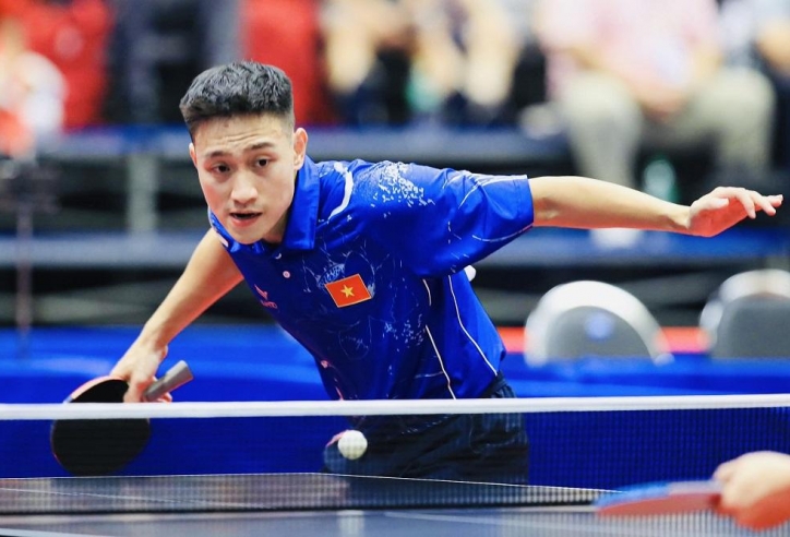 Anh Tú thua tay vợt hàng đầu Singapore, giành HCĐ ở SEA Games 33