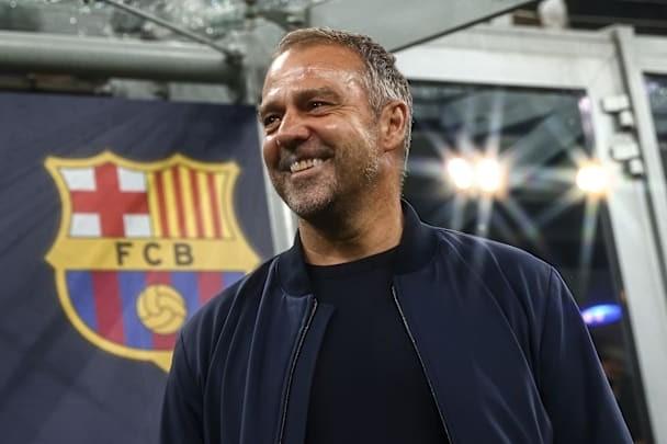 Tân binh 'vô danh' khiến Hansi Flick phải thay đổi kế hoạch tại Barca