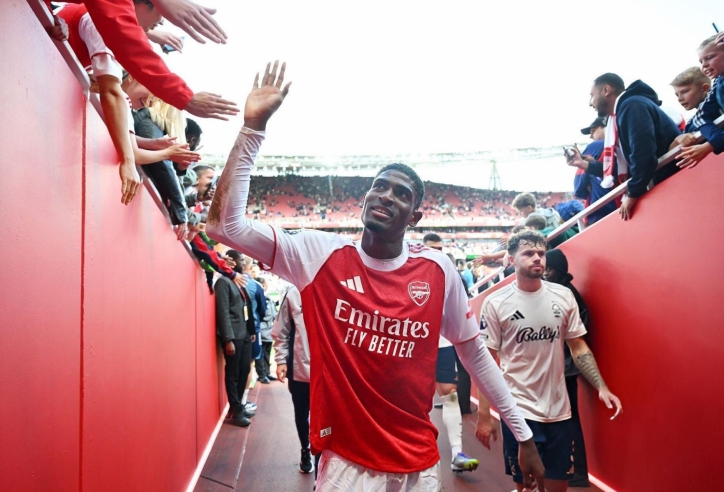 Trung vệ tân binh thi đấu tuyệt hay, Arsenal vơi nỗi nhớ Saliba