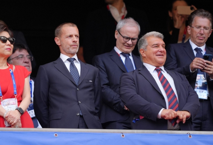 Lãnh đạo FIFA và UEFA 'nóng mắt' với chủ tịch Barca