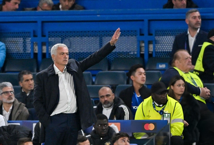HLV Jose Mourinho thất bại trong ngày trở lại Chelsea