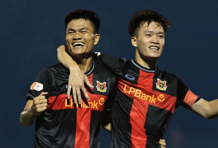 Hoàng Đức tỏa sáng, Ninh Bình tiếp tục dẫn đầu V-League