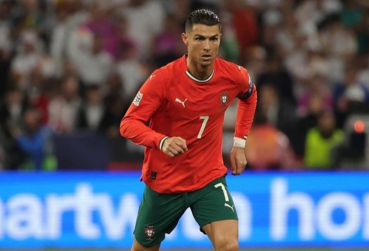 Ronaldo gây xôn xao khi kêu gọi CĐV đối thủ... la ó mình