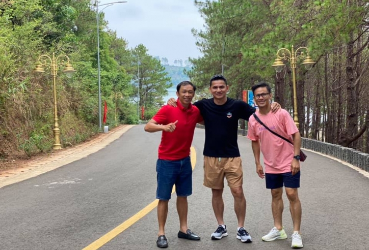 Kiatisak đi thăm Biển Hồ Pleiku ngày V.League tạm nghỉ