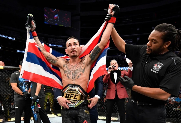Max Holloway: 'Allen đánh tôi như một chiếc xe tải'