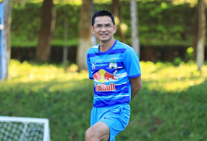 HLV Kiatisak: 'HAGL bám đuổi Hà Nội FC ư? Chỉ là chuyện nói đùa'