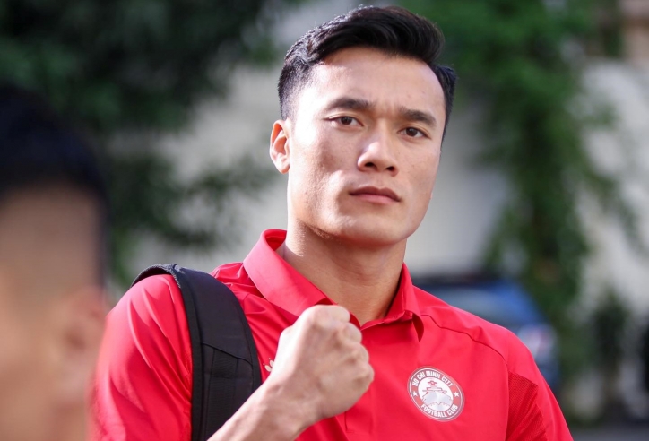 Bùi Tiến Dũng bị đàn em U20 Việt Nam chọc thủng lưới, CAHN bại trận