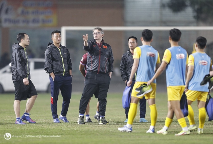 HLV Philippe Troussier có quyết định độc lạ khiến tất cả ngỡ ngàng