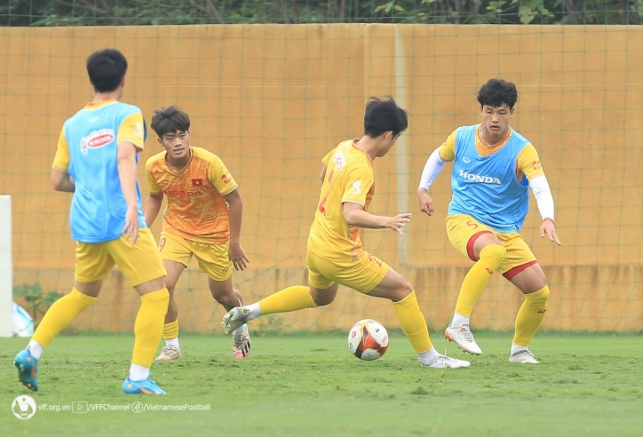 Một nhóm U23 Việt Nam đến Qatar muộn so với đồng đội