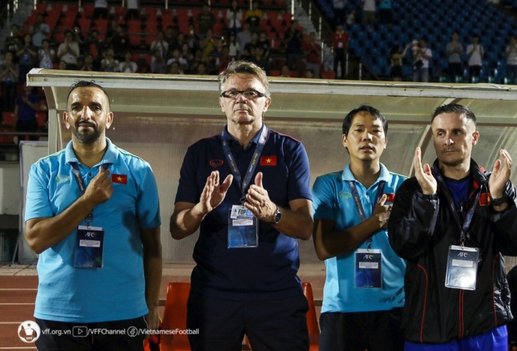 HLV Troussier lại gây chú ý trước ngày U23 Việt Nam sang Thái Lan
