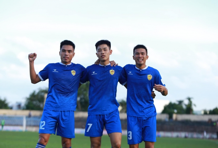 Tấm vé thăng hạng lên V-League gọi tên đội bóng nào?