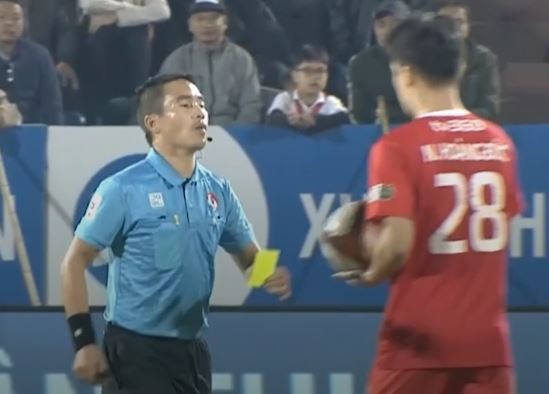 VIDEO: Trọng tài V-League mắc sai sót hy hữu trong trận đấu có VAR
