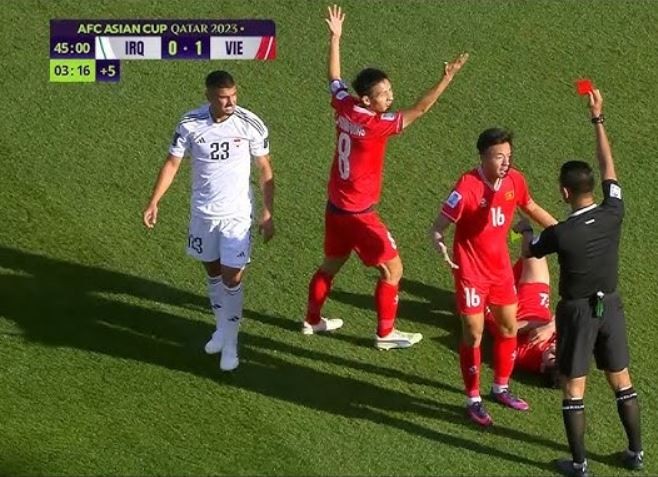Trọng tài phạt thẻ đỏ Khuất Văn Khang nhận quyết định từ AFC