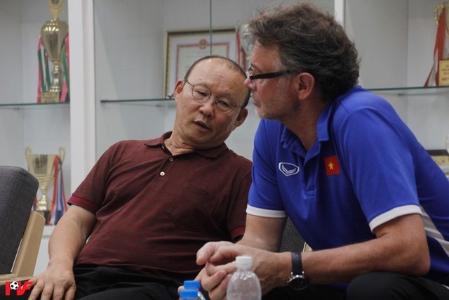 Người đại diện HLV Park Hang Seo mỉa mai ông Troussier?