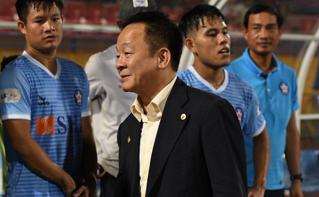 Bầu Hiển ra tay 'cứu' một CLB V-League trước khủng hoảng