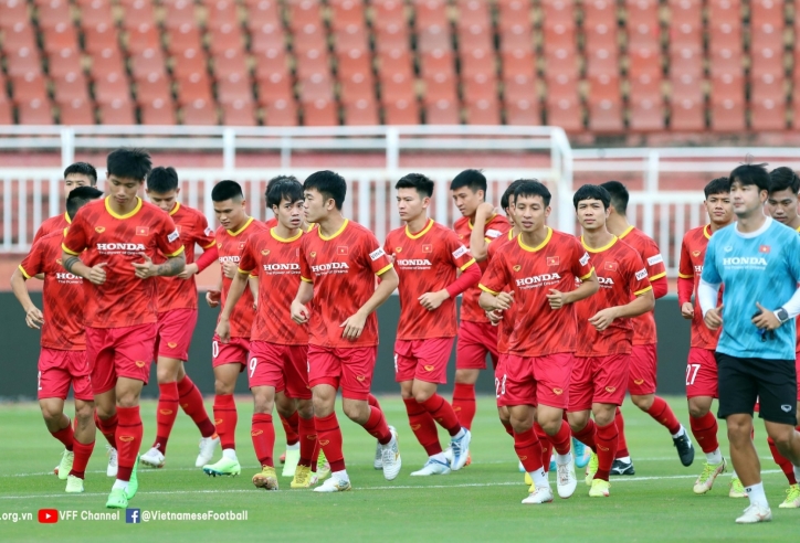 Vừa trở về từ King's Cup, HLV Park nhận ngay tin dữ từ trụ cột ĐTVN