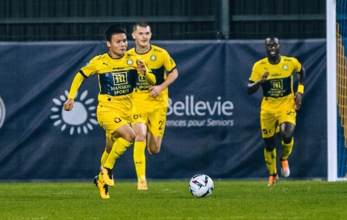 Vừa đá trận đầu sau AFF Cup, Quang Hải lại nhận tin kém vui ở Pau FC