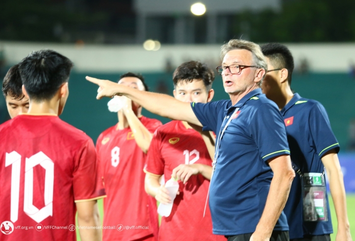 HLV Troussier nhận thông báo từ LĐBĐ Châu Á