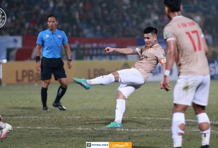 Dàn tuyển thủ Việt Nam 'tìm lại niềm vui' ở V-League