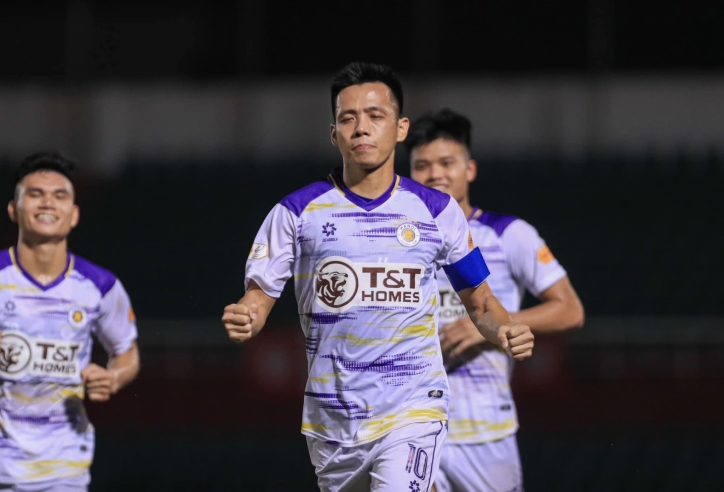 Hà Nội FC hưởng lợi nhờ VAR và phạt đền