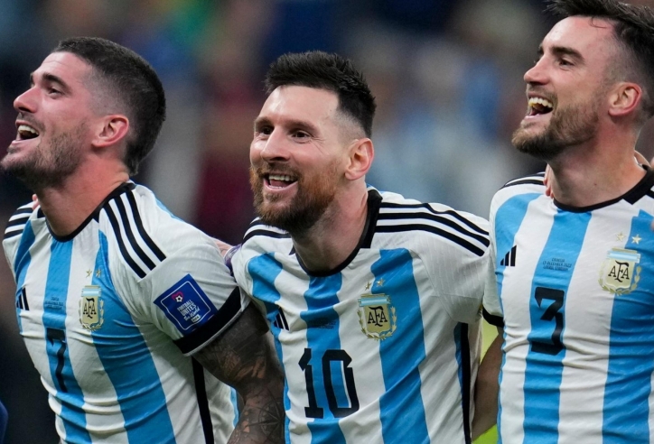 Vừa trở về từ Qatar, nhà vô địch World Cup đã bị rao bán