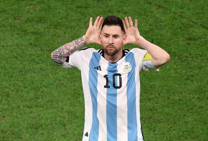 Tin chuyển nhượng tối 10/1: Messi vẫn bị 'đeo bám', MU chốt siêu tiền đạo Anh