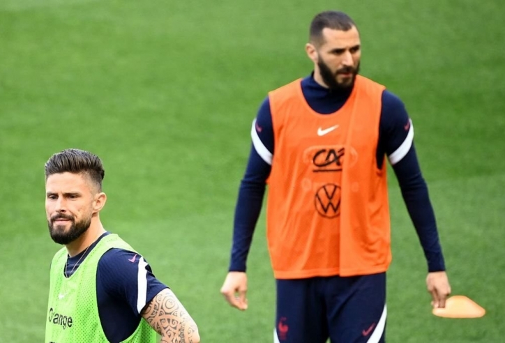 Từng coi nhau như kẻ thù, Giroud bỗng gửi thông điệp không ai ngờ tới Benzema