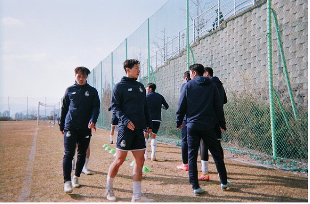 Văn Toàn nỗ lực giành suất đá chính ở Seoul E-land FC