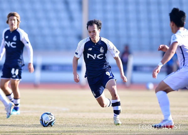 Văn Toàn bất ngờ được tung vào sớm, Seoul E-land FC vẫn chưa biết mùi thắng