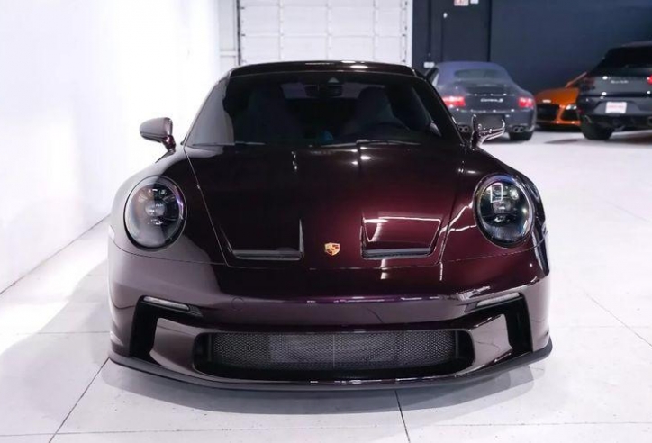 Porsche 911 Touring với màu sơn tím ánh kim lạ mắt lên sàn xe cũ với giá 'cắt cổ'