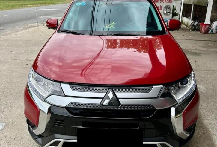 Ngỡ ngàng giá bán của Mitsubishi Outlander sau 4 năm lăn bánh chỉ ngang SUV cỡ A