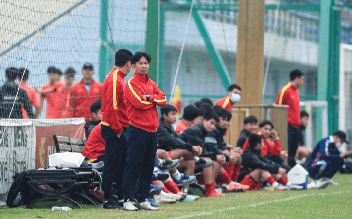 Đàn em Quang Hải, Công Phượng 'suýt hạ đẹp' sao trẻ Dortmund