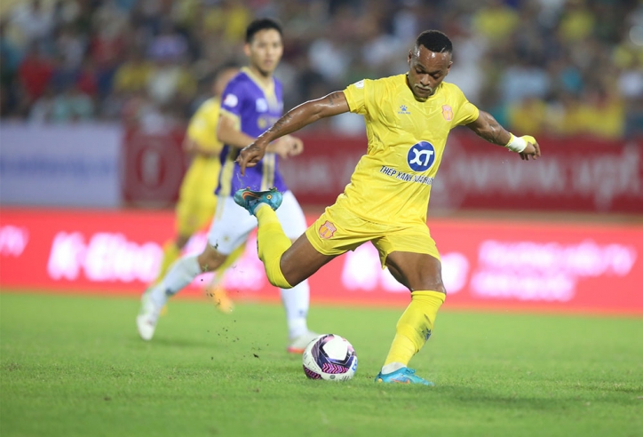 Vua phá lưới Campuchia bị 'đại gia V-League' thanh lí hợp đồng