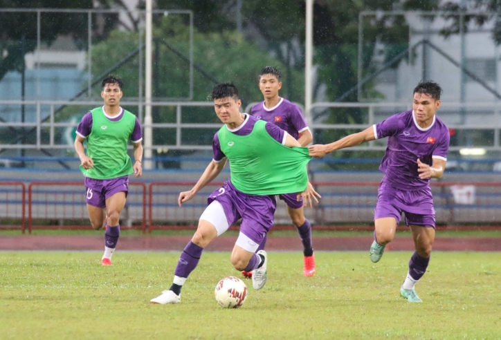 'Viện binh' trở lại, ĐT Việt Nam dầm mưa để quyết đấu với Malaysia