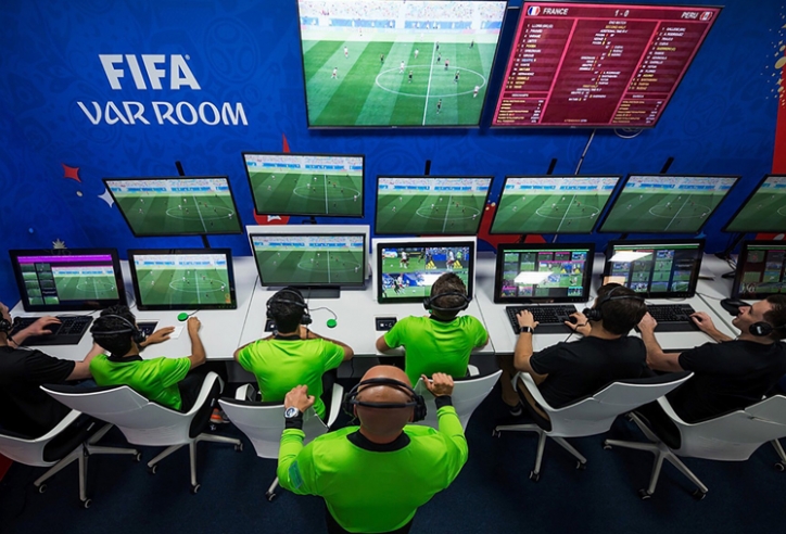 VAR bất ngờ rời Việt Nam để làm 'nhiệm vụ đặc biệt' của AFC
