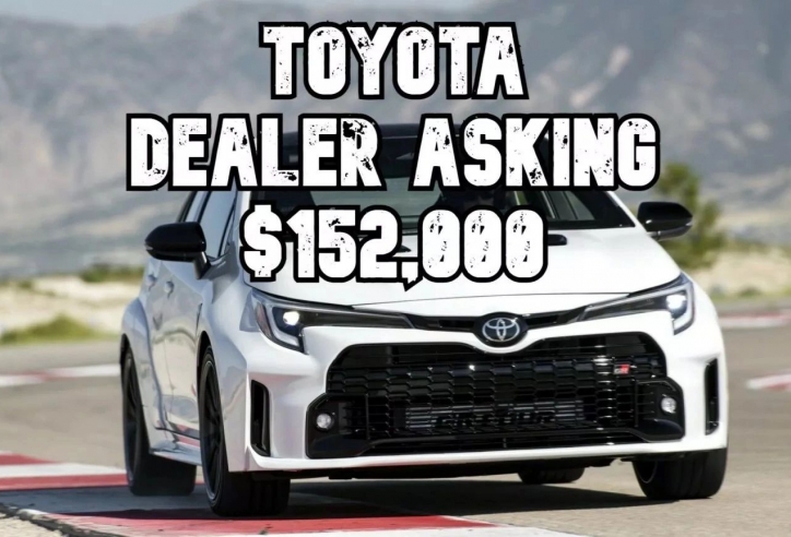 Đỉnh điểm bán xe “bia kèm lạc”: Đại lý Toyota hét giá xe cao gấp 3 lần, ngang ngửa một chiếc Aston Martin