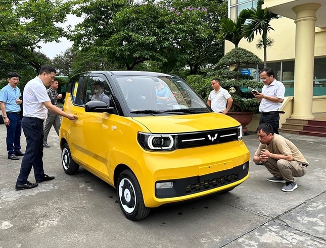 Người dùng tranh cãi về Wuling HongGuang MiniEV: Nên xuống tiền hay cố lên Kia Morning?