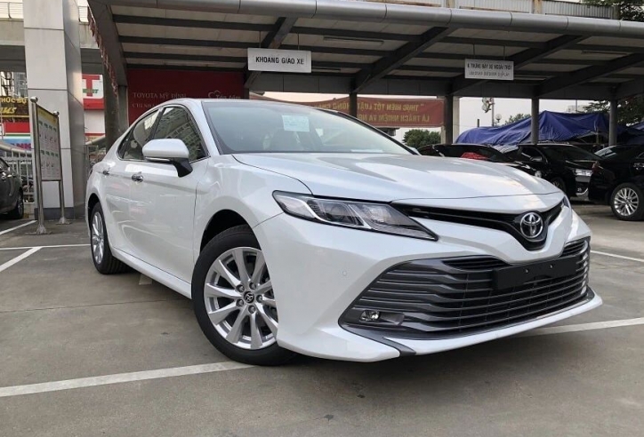 Doanh số suy giảm, Toyota Camry, Mazda6 và loạt sedan hạng D đua nhau giảm giá sốc