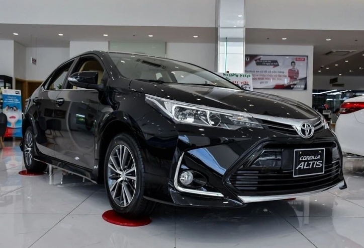 Toyota Corolla Altis ưu đãi lớn lên tới 70 triệu đồng, quyết đấu Mazda3, Kia K3