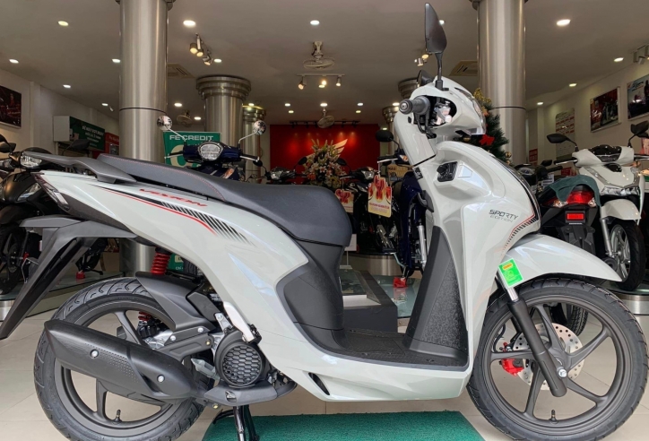 Chuẩn bị bước sang tháng Ngâu, xe tay ga Honda Vision giảm giá ‘kịch sàn’