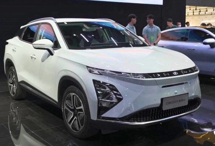 SUV điện sắp về Việt Nam trong năm nay sẽ có tầm hoạt động 450 km, ‘chung mâm’ VinFast VF 6