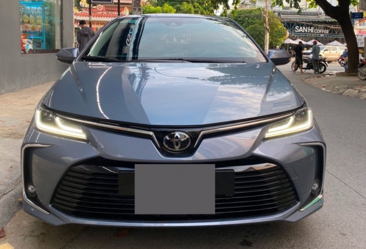 Mới lăn bánh gần 2.000 km, Toyota Corolla Altis ‘siêu lướt’ rớt giá khó tin