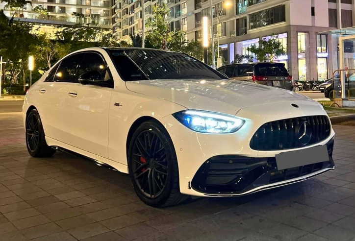 Xế hiếm Mercedes-AMG C 43 chạy ‘siêu lướt’ gần 6.000 km được rao bán với giá khó tin