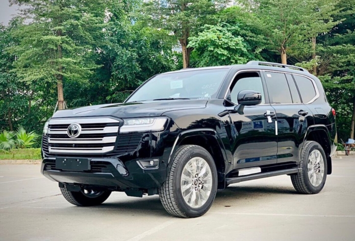 Toyota Land Cruiser được rao bán ‘bia kèm lạc’ với tiền chênh đủ mua một chiếc Hyundai Creta