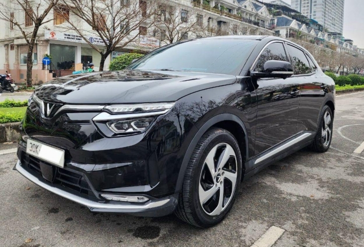 SUV điện VinFast VF 8 rớt giá bao nhiêu sau 2 năm lăn bánh?