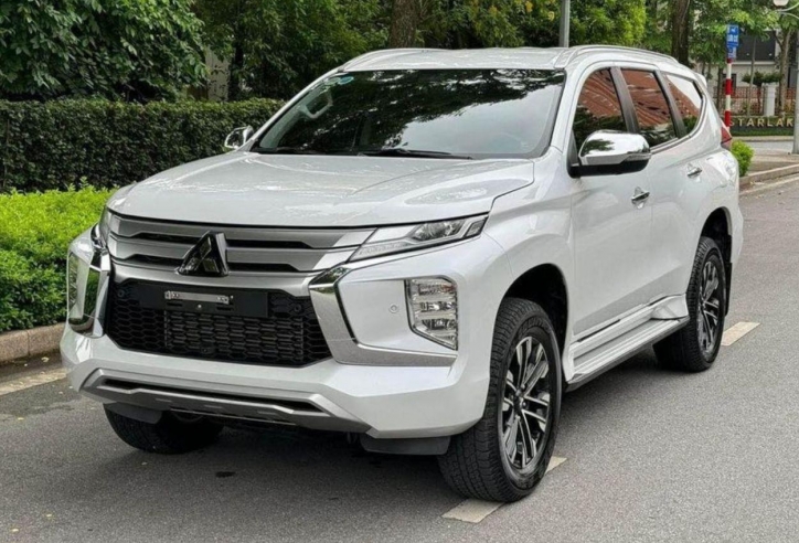 Mitsubishi Pajero Sport 2023 chạy ‘siêu lướt’ xuống giá ngang một chiếc Kia Morning