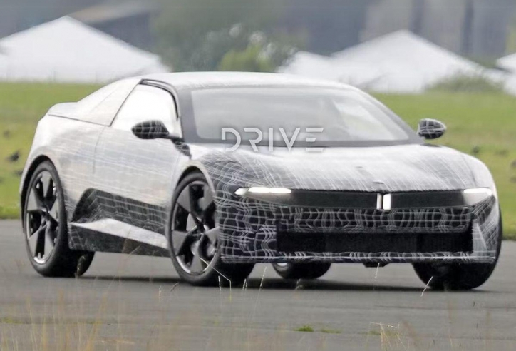 Siêu xe điện mới của BMW ‘xuất đầu lộ diện’ trên đường chạy thử