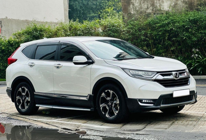 Honda CR-V 2018 sử dụng 6 năm xuống giá ngang một chiếc Mitsubishi Xforce